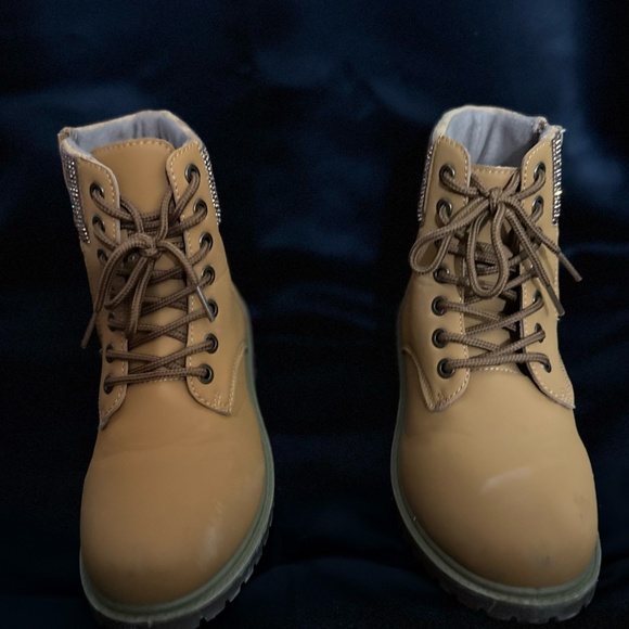 Charlotte Russe Beige Boots - Picture 3 of 4